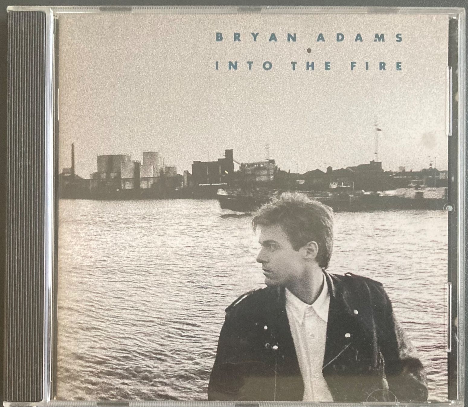 CD: BRYAN ADAMS - INTO THE FIRE – Usato da Poliez-Pittet venduto da Newtown-Records