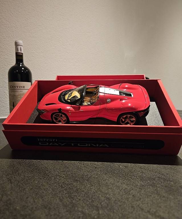 Modellini d'auto: Ferrari DAYTONA – Nuovo e nell'imballaggio originale da Châtel-St-Denis venduto da ameireles1973 3