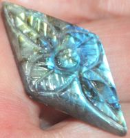 Cabochon L-1201 – Labradorit geschnitzte Blume – 35x19mm