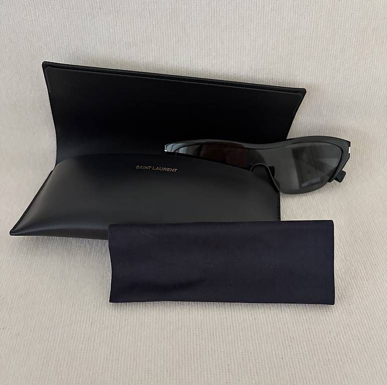 Saint Laurent Brillen & Gläser: Saint Laurent Eyewear black – Gebraucht aus Luzern von Chiara.9 3