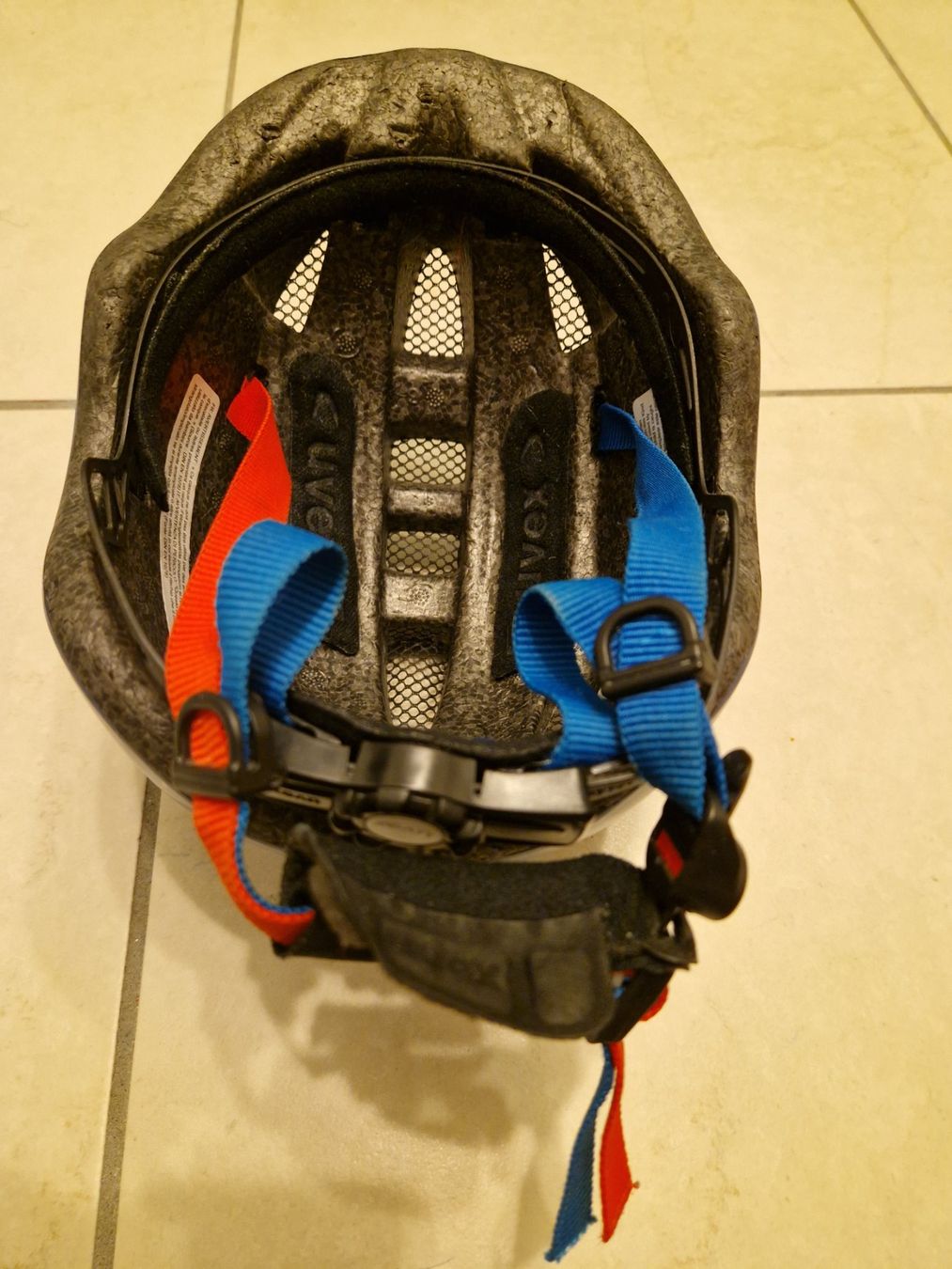 Uvex Caschi: Casque vélo pour enfant UVEX – Usato da Villars-sur-Glâne venduto da Agnie80 1
