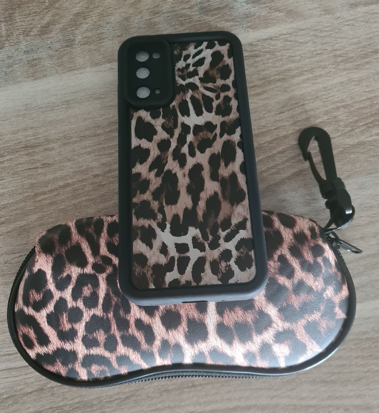 Covers & Schutzfolien: Étui lunettes Léopard + coque Samsung S20 – Neu und originalverpackt aus Etoy von MyStyleMyMode 7
