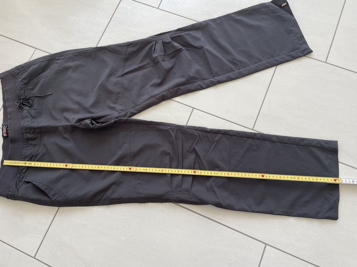 Esprit Pantaloni: Damenhose Esprit Gr42 – Usato da Rüti ZH venduto da kar_xx9l 2