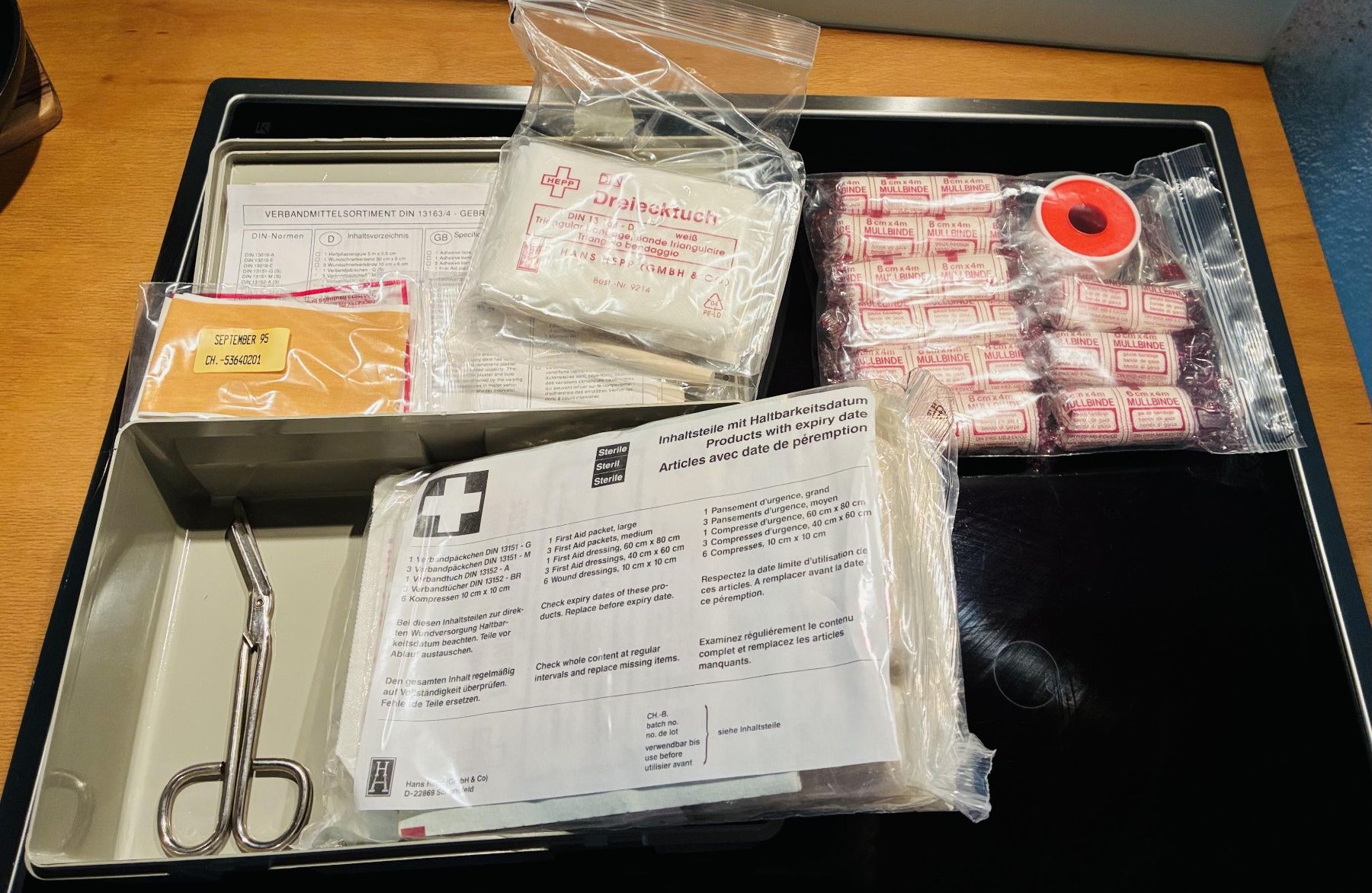 Kit di pronto soccorso: Auto-Apotheke Auto-Verbandskasten - Vintage – Usato da Oberkulm venduto da Weberlisa 2