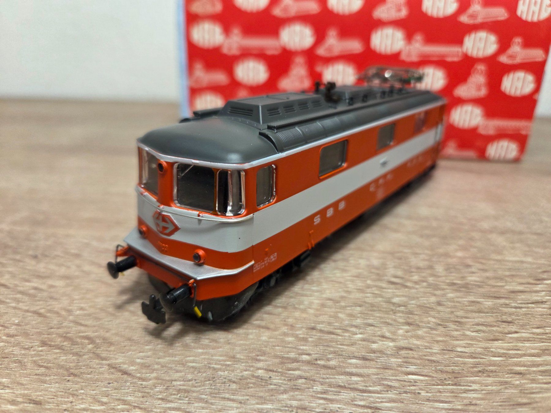 Hag Modellini di ferrovie: Hag 211 E-Lok "Swiss Express" 11103 SBB H0 – Usato da St-Aubin-Sauges venduto da Lo_Go 2
