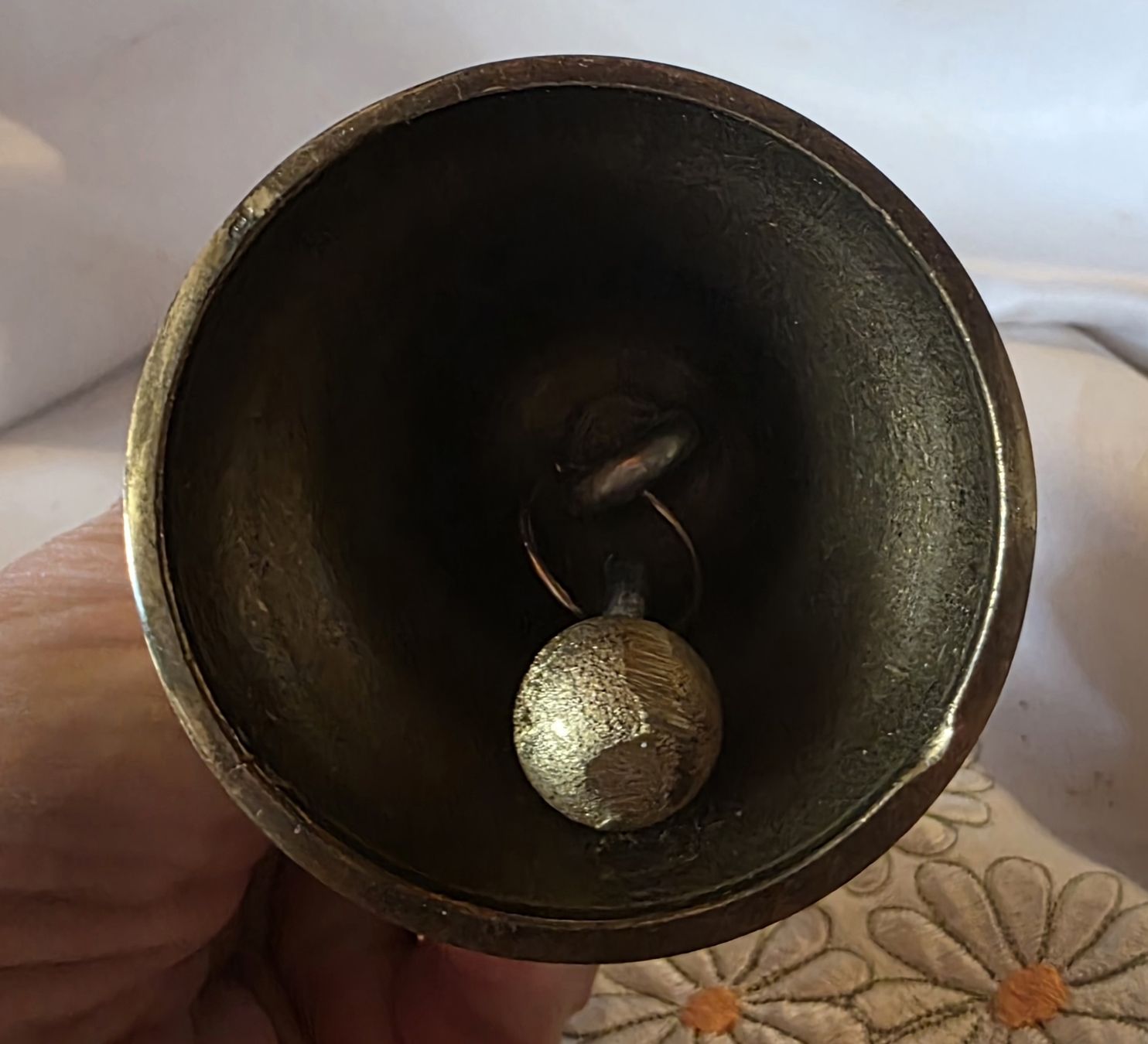 Campanacci mucche: Eule Tischglocke Messing England  durch Griff Form  1970 – Nuovo (secondo la descrizione) da Rickenbach BL venduto da nicole611 1