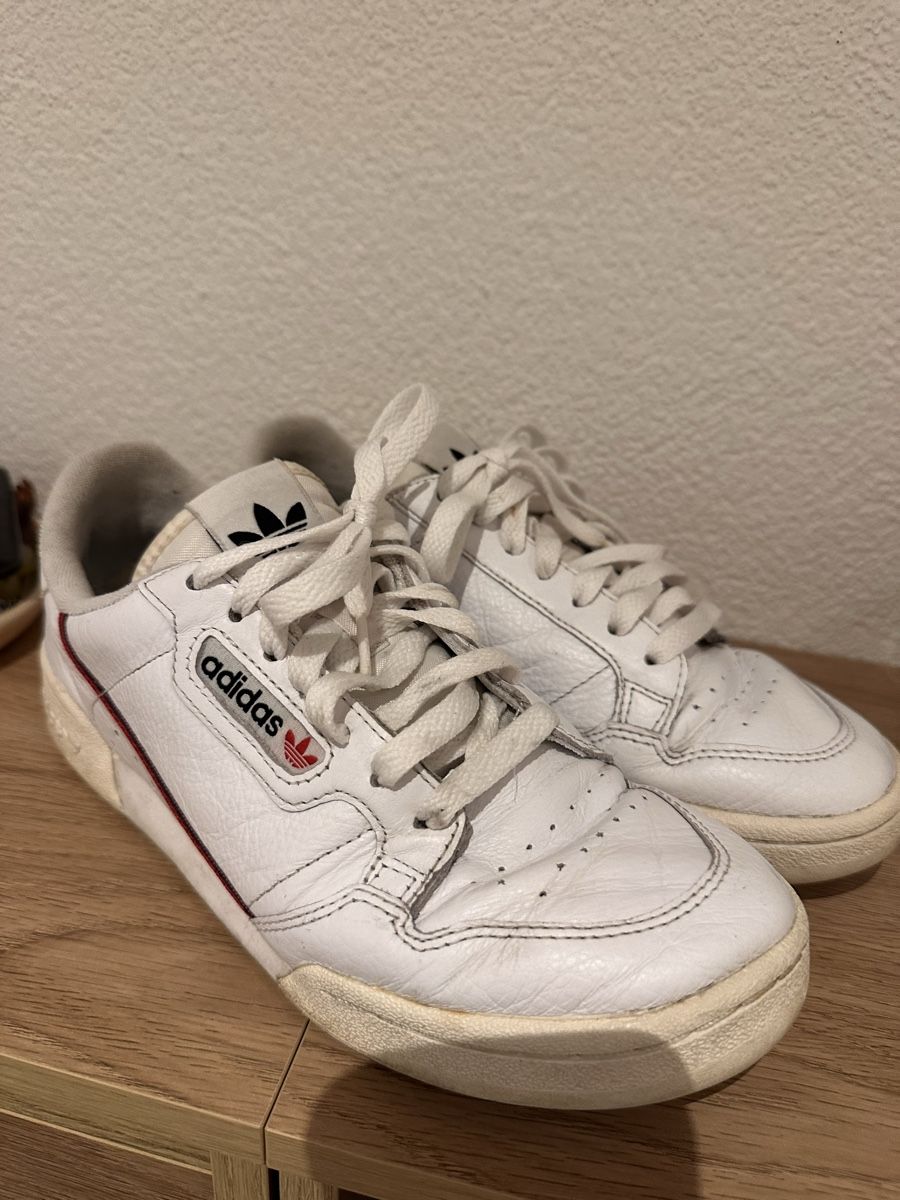 Herrenschuhe: Adidas Sneakers 40 – Gebraucht aus Triengen von Meetmeatthebodega
