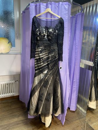 Elegantes Abendkleid mit Spitze, neuwertig!