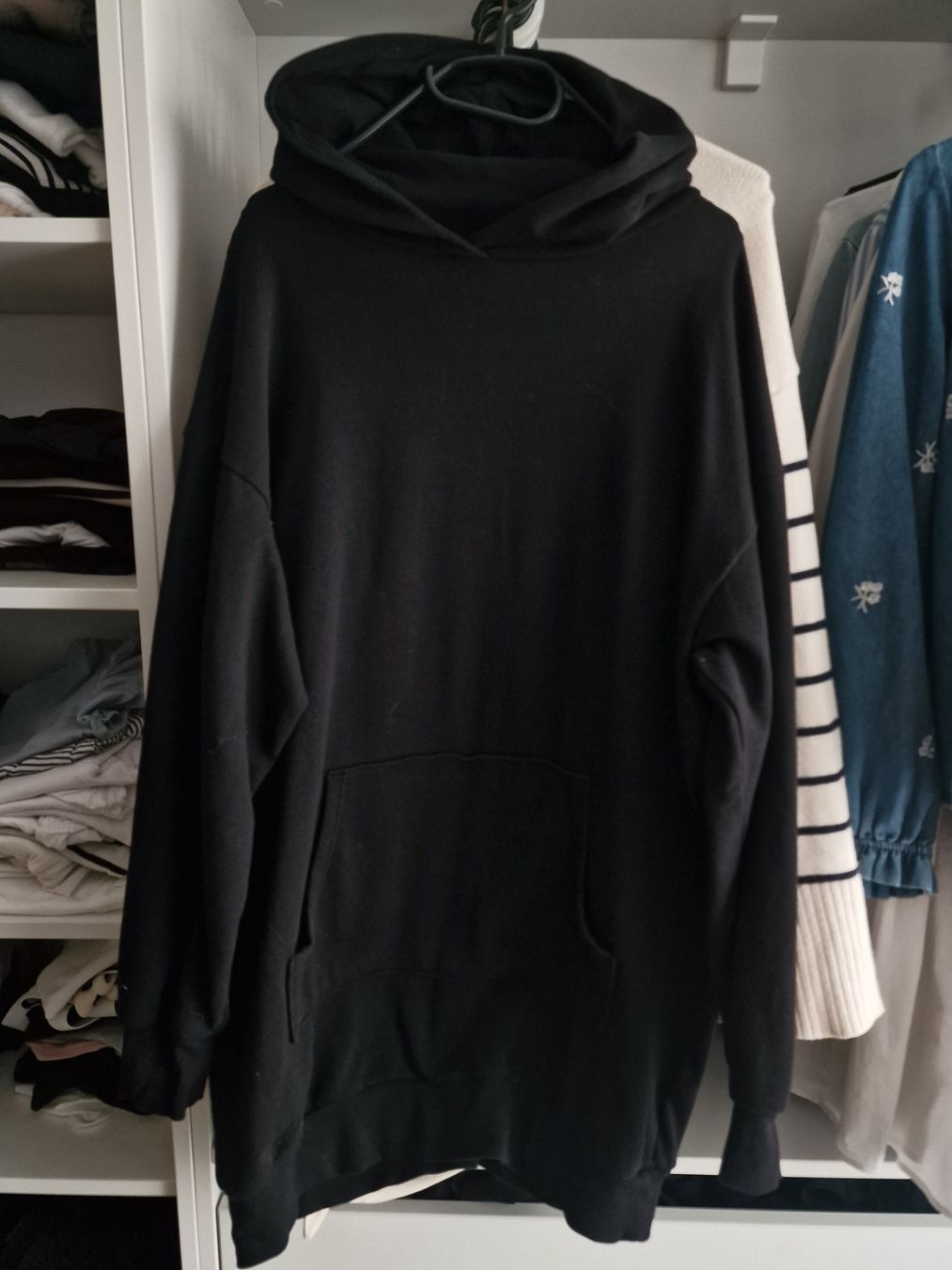 H&M Maglioni & Felpe: Basics Hoodie Schwarz H&M – Usato da Altishausen venduto da ter_58nj