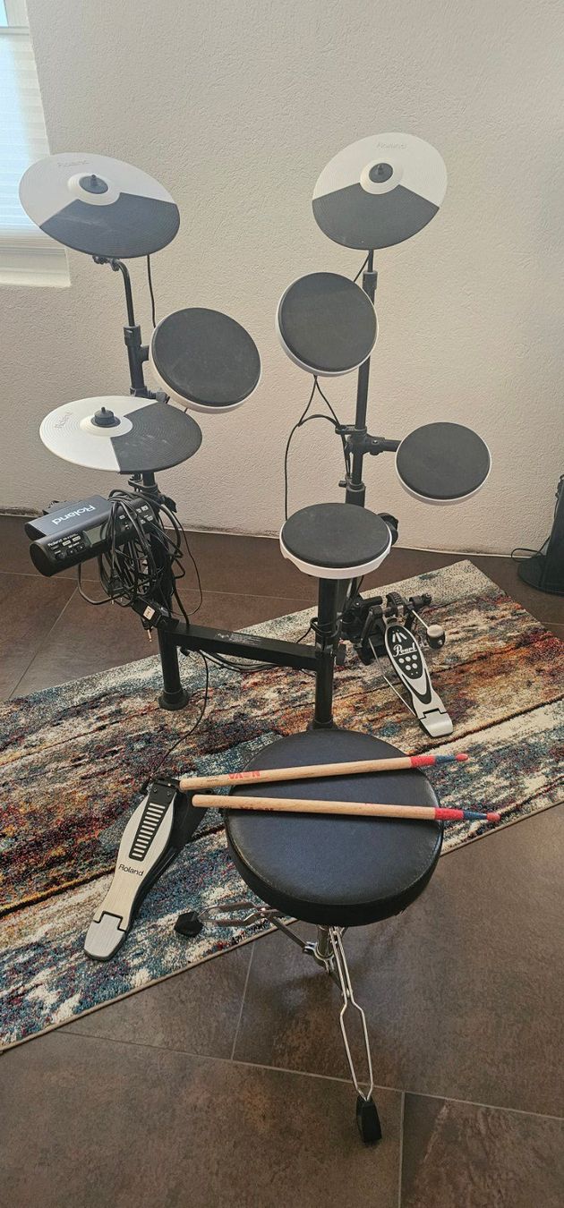 Roland Strumenti musicali: Roland TD-4 E-Drum / Schlagzeug – Usato da Pieterlen venduto da Speedybc