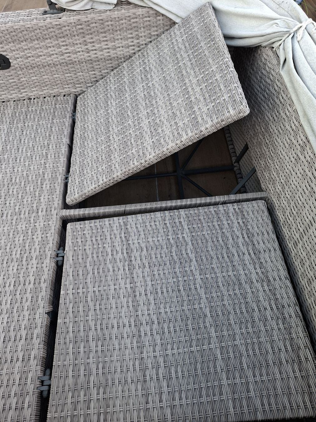 Chaises longues: Rattanliege mit Dach – D'occasion à Büsserach par Grenzstein 7