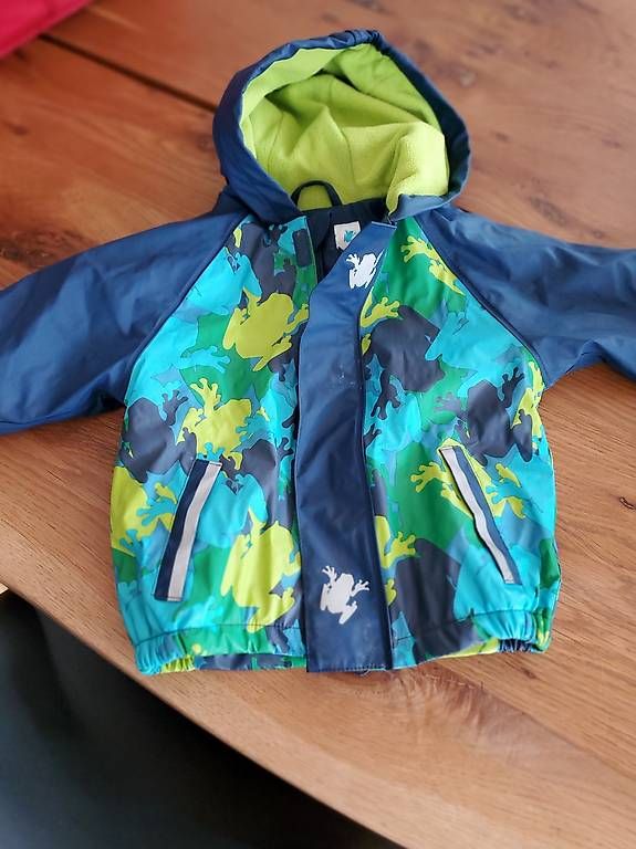 Lotti & Set di vestiti: Matsch/Regenjacke und Hose Kleinkind 86 92 – Usato da Henggart venduto da Froschprinzessin