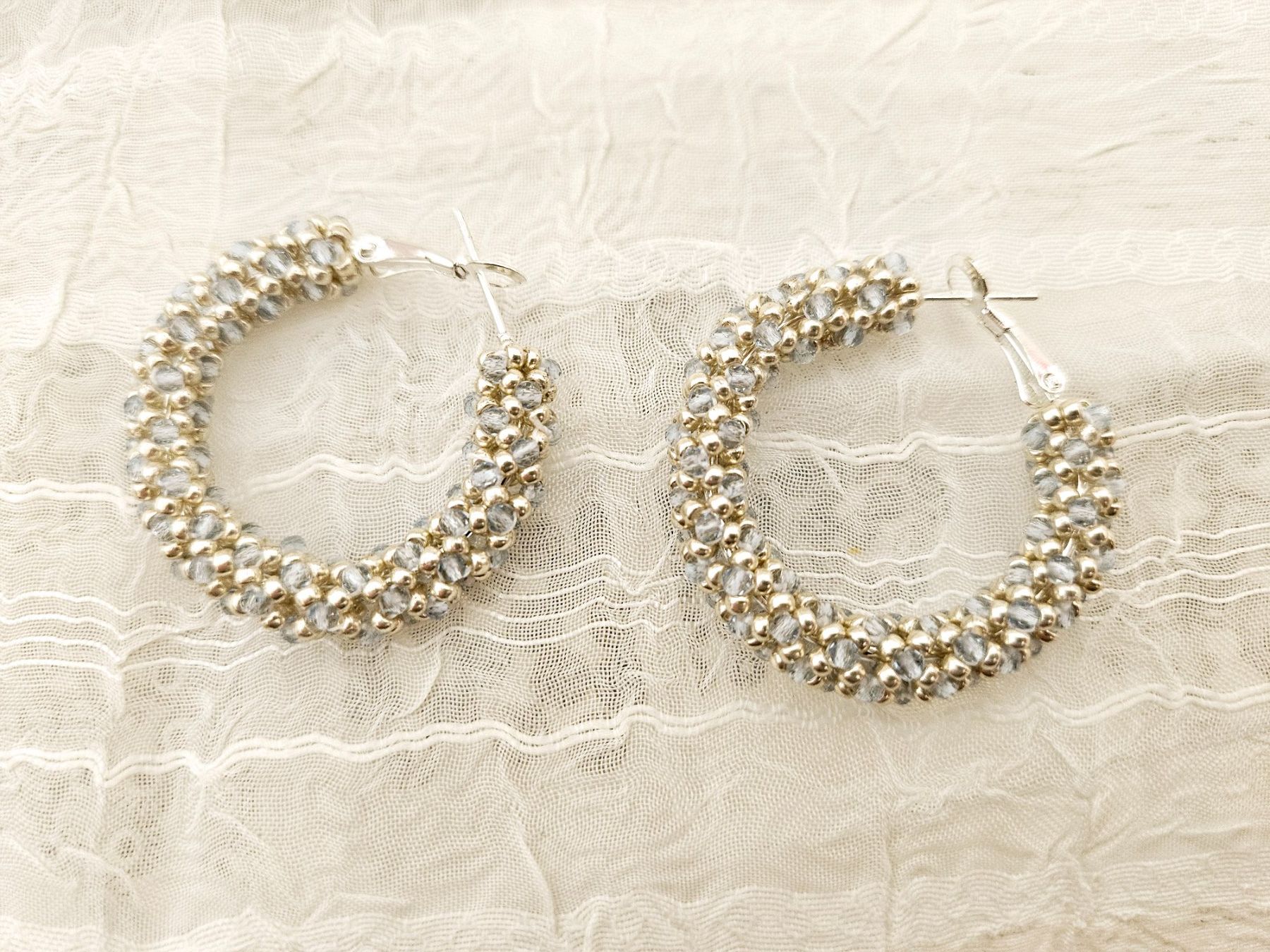 Orecchini pendenti & Orecchini a lobo: Elegante Creolen Ohrringe Hellblau/Silber Handmade – Nuovo (secondo la descrizione) da Dietikon venduto da Eleda 2