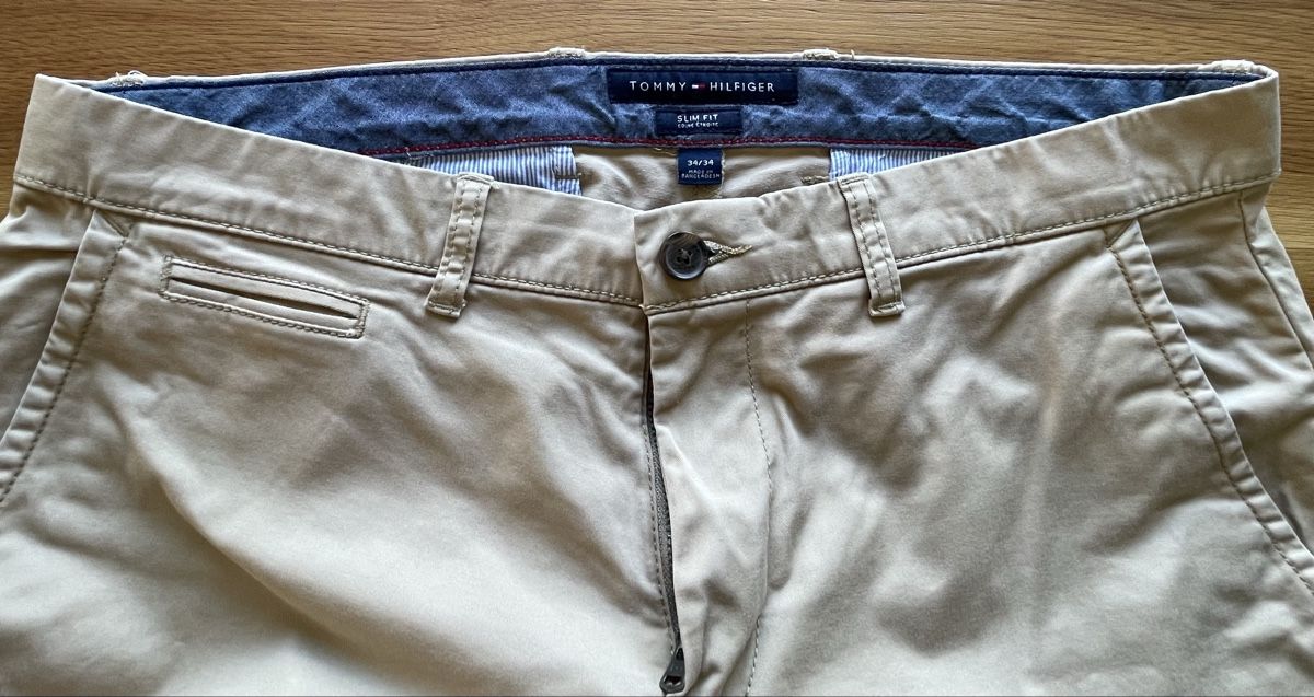 Tommy Hilfiger Pantalons: Herrenhose Tommy Hilfiger beige – Neuf (Voir description) à Steffisburg par santra 1