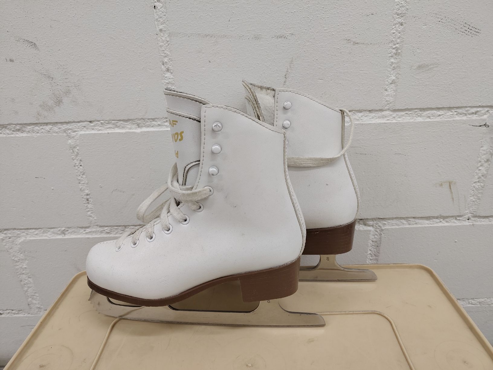 Graf Patins à glace: Eislaufschuhe Graf Davos Gold – D'occasion à Meilen par vespaverkaeufer74 1
