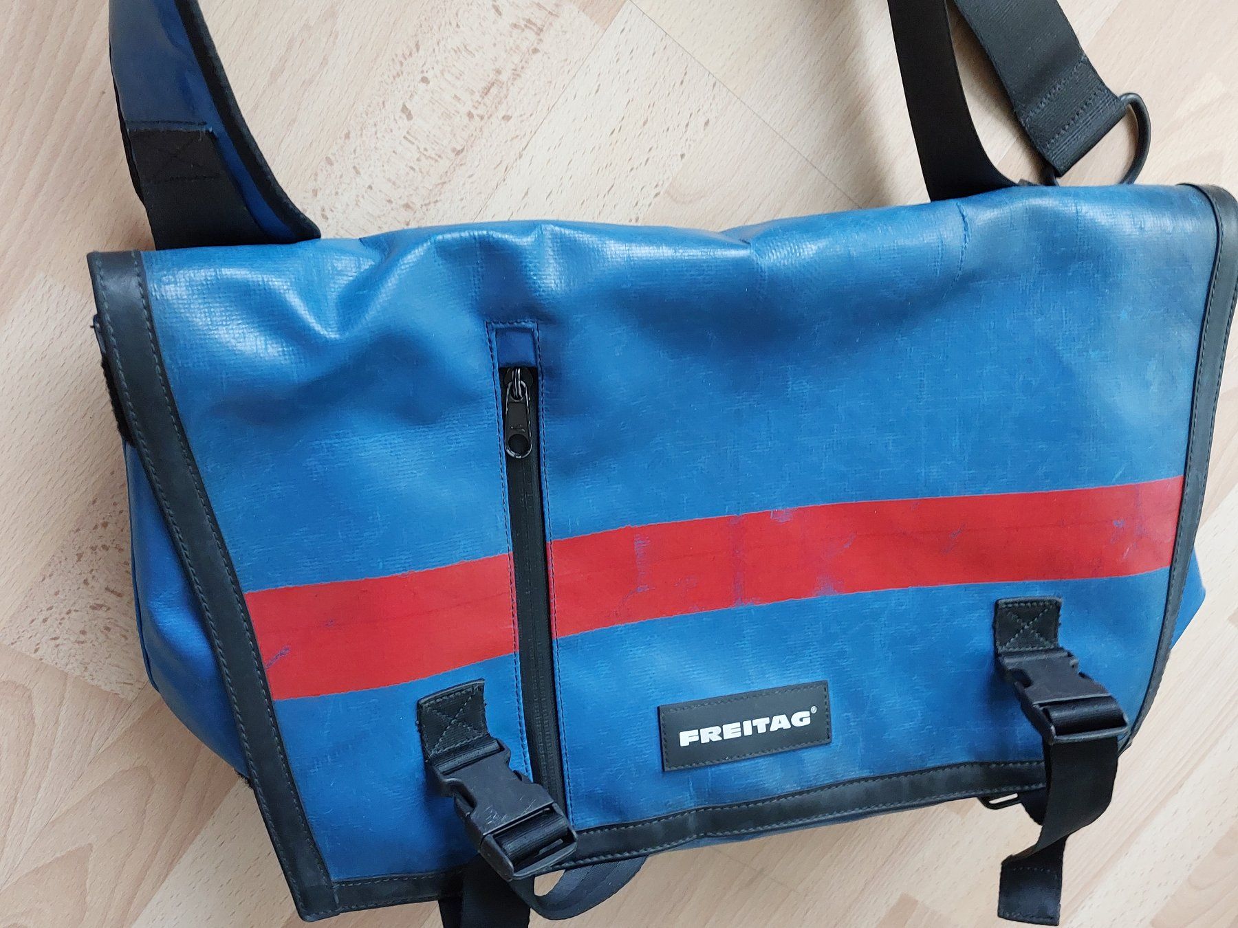 freitag-messenger-bag-f18-rex-xl freitag-messenger-bag-f18-rex-xl