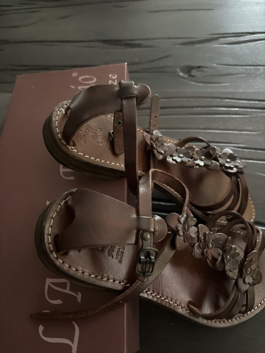 Scarpe da donna: Neuwertig, Sandalen Größe 37 mit Blümchen – Nuovo (secondo la descrizione) da Kreuzlingen venduto da boston010 2