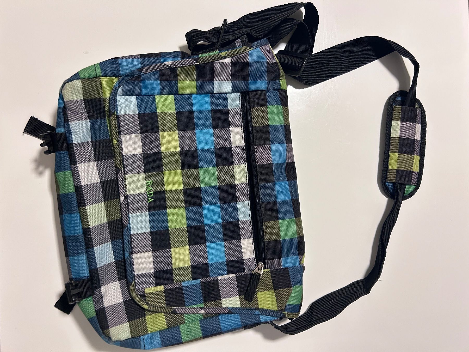 Taschen: Computertasche – Gebraucht aus Düdingen von Sarindlibindli