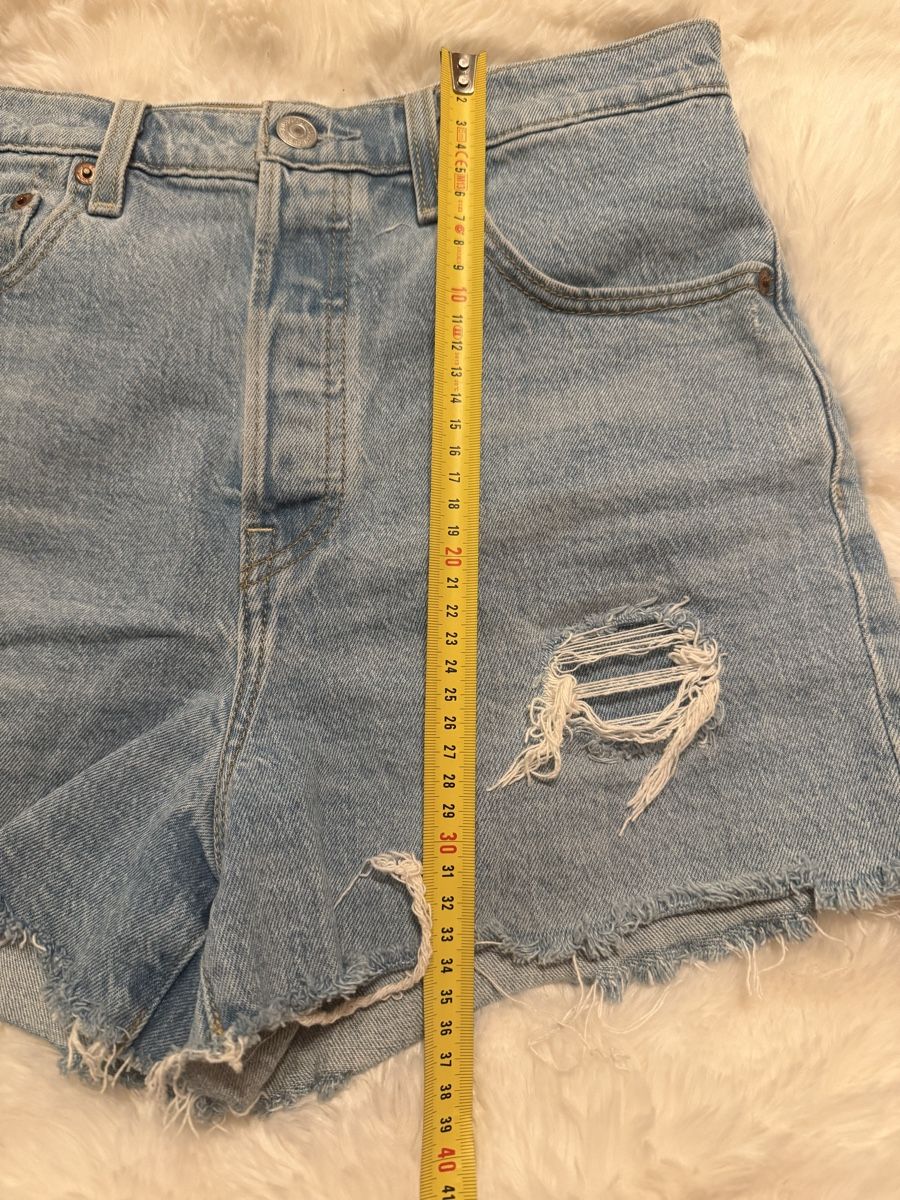Levi's Jeans: Short en jean Levi's taille 28 – Usato da Monthey venduto da Joseph-29 7