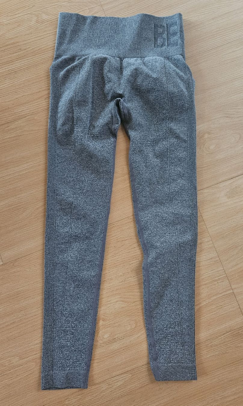 Pantaloni: Fitnesshose – Usato da Sirnach venduto da Rpython2