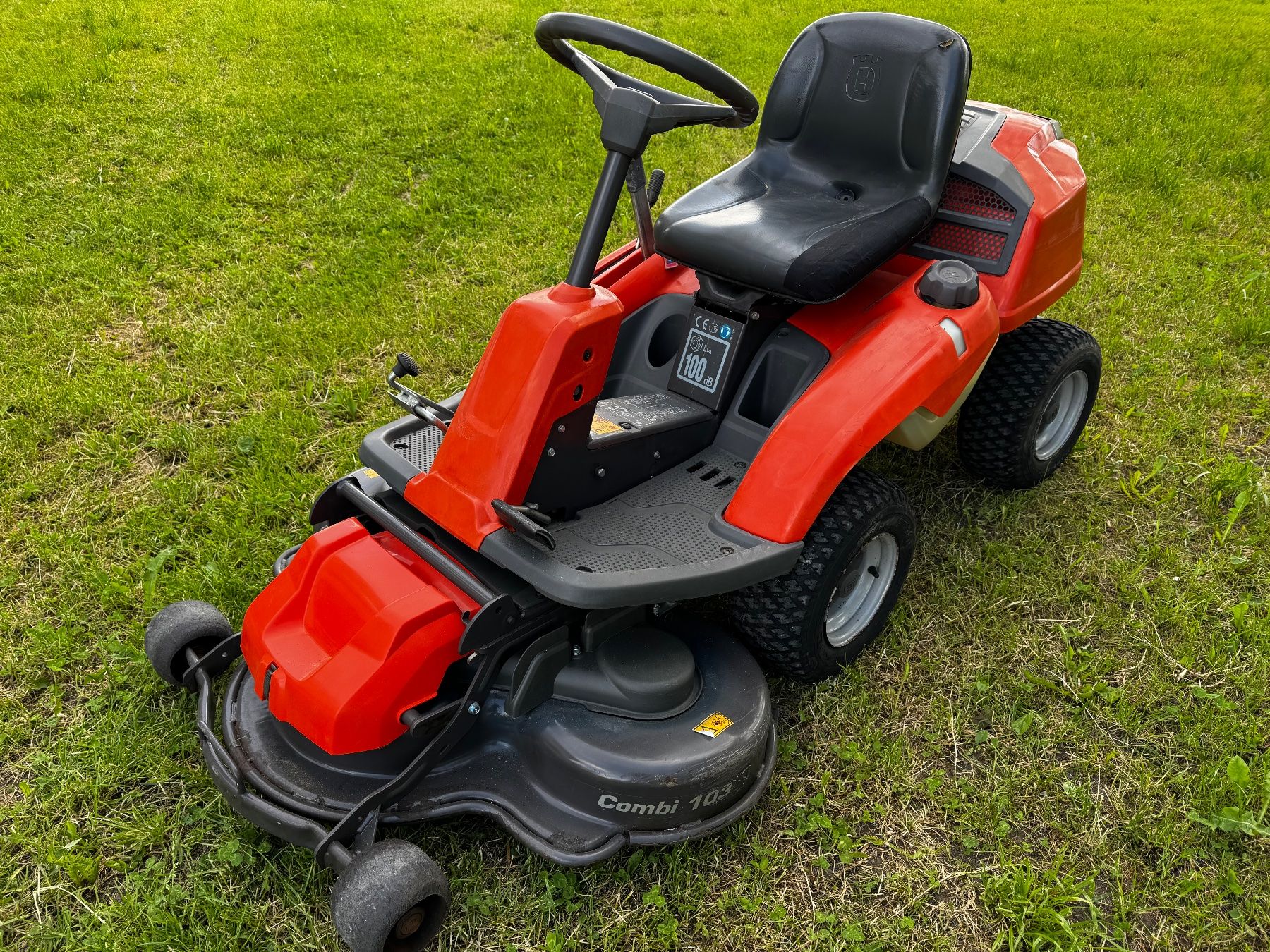 Husqvarna Rasenmäher: Rasentraktor Husqvarna 216 4x4 – Gebraucht aus Niederuzwil von Michael1990_