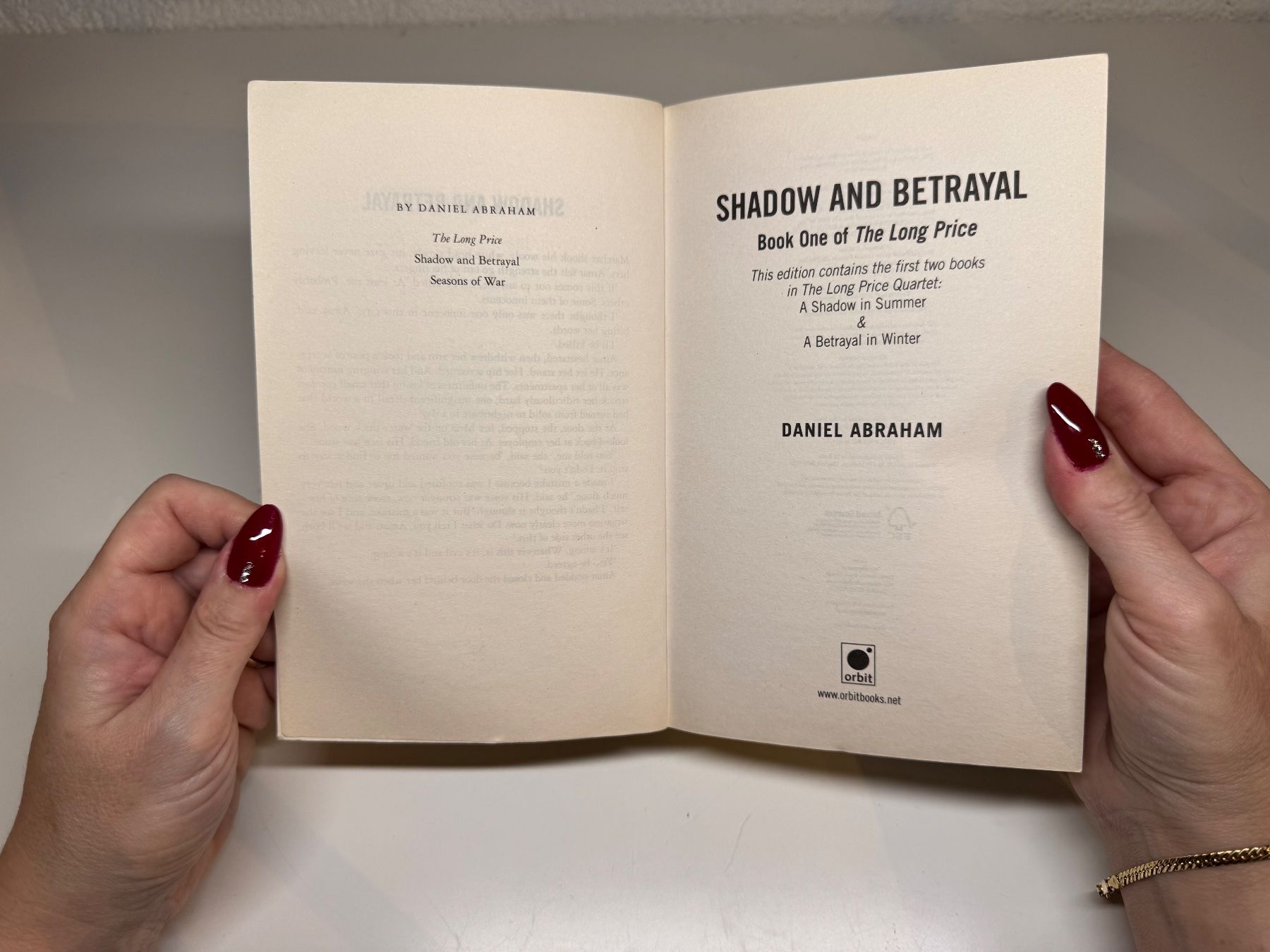 Libri: NOVEL: Daniel Abraham, Shadow and Betrayal – Usato da Grosswangen venduto da English_books 2