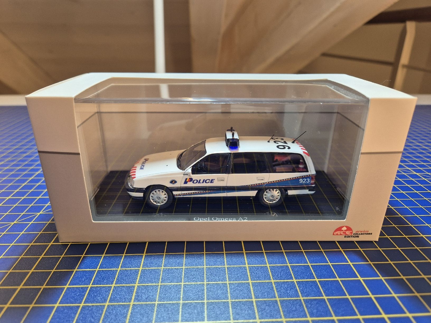 Opel Modellini d'auto: Opel Omega A2 Caravan Polizei Genf – Nuovo e nell'imballaggio originale da Lachen SZ venduto da bow_wdl9