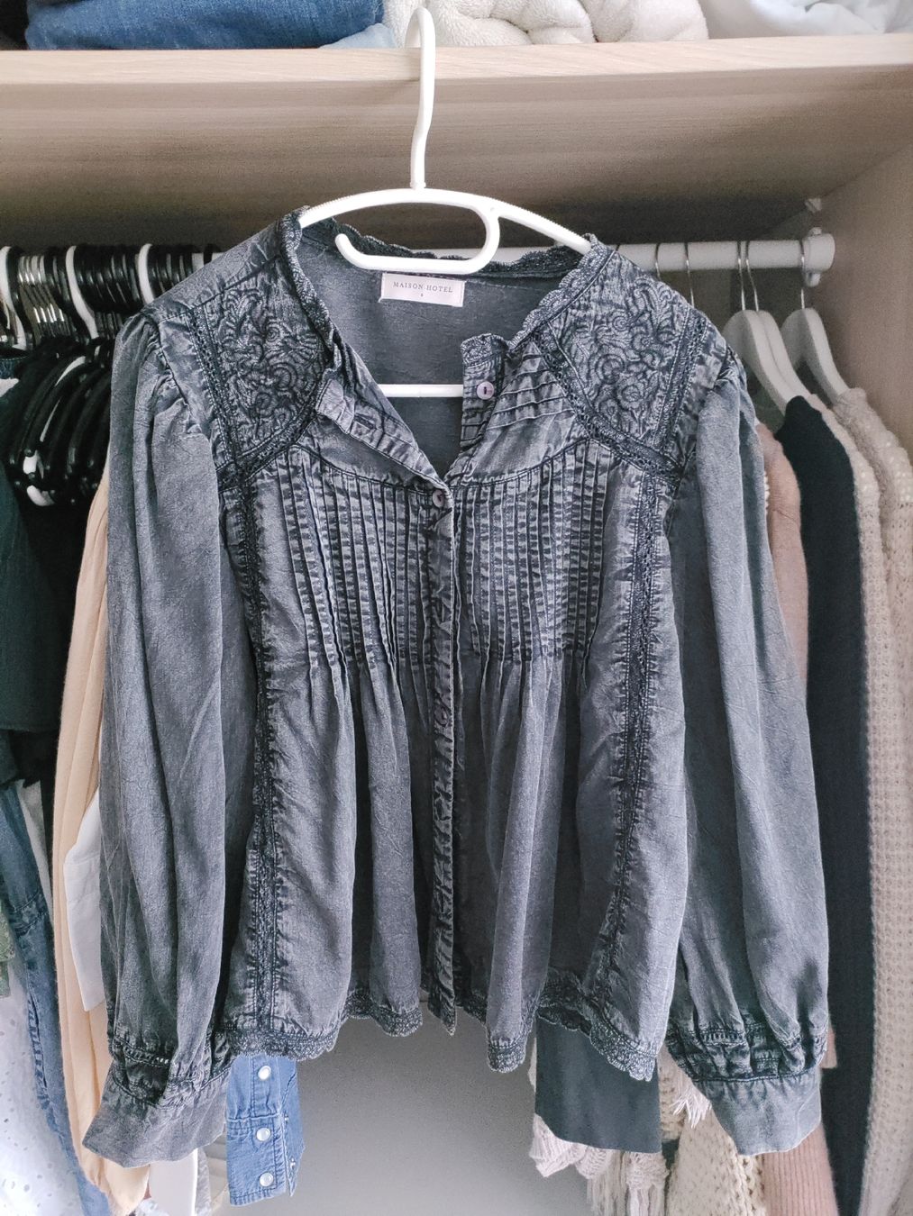 Blusen: Bluse von Maison Hotel – Gebraucht aus Port von 243rina