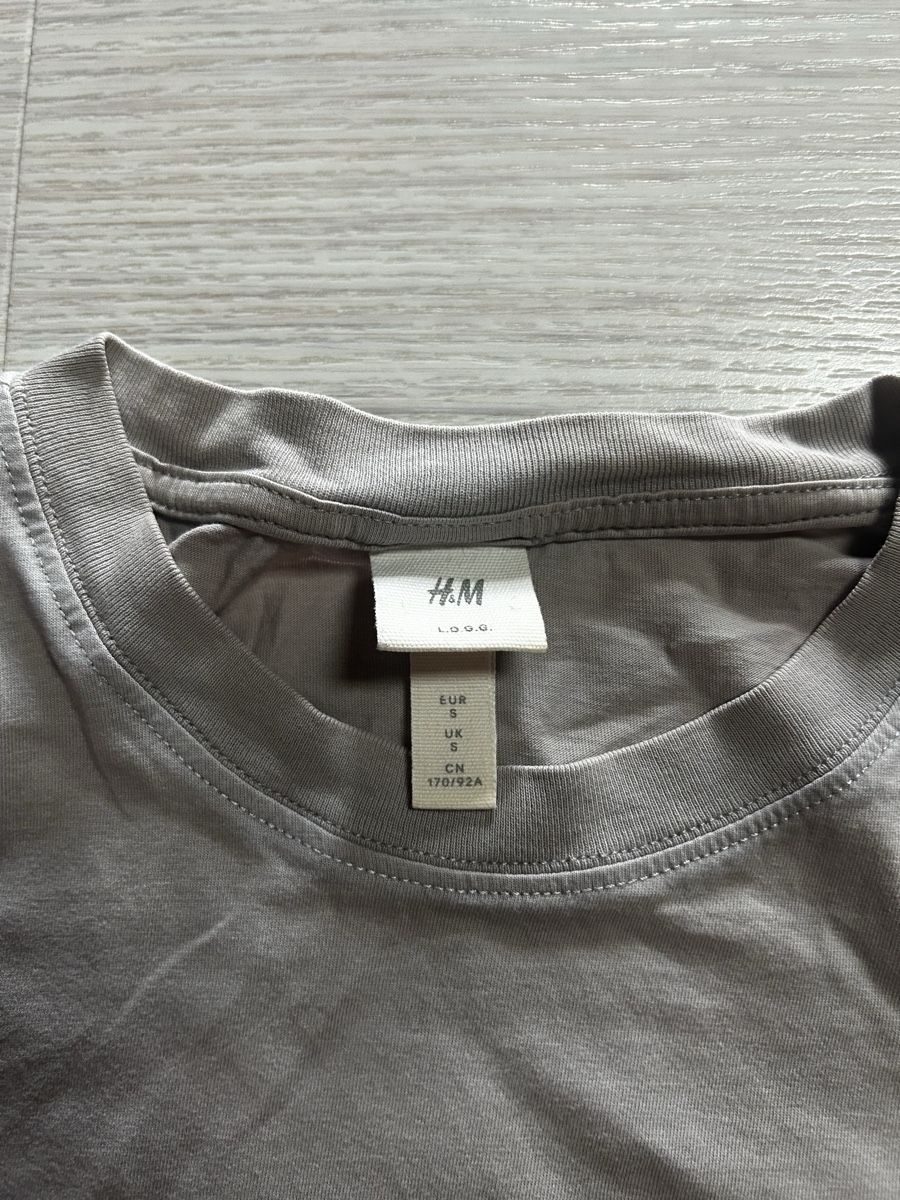 H&M T-shirt: T-shirt H&M - S – Usato da Reconvilier venduto da ako_6n9m 1