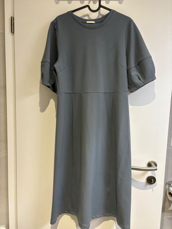 Une robe de GU japon taille XL (EU L)