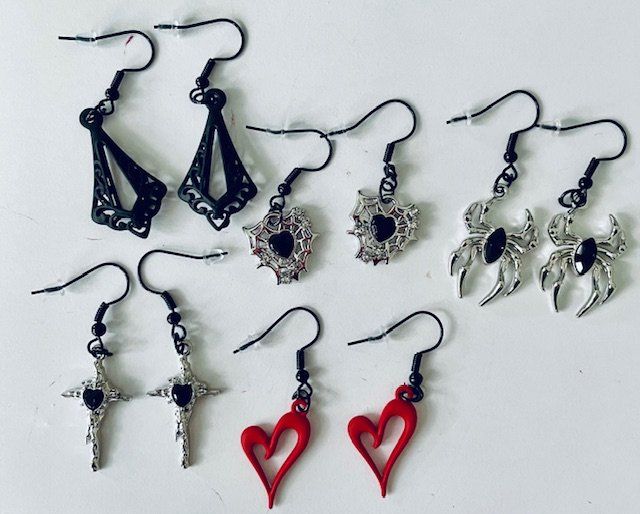 Orecchini pendenti & Orecchini a lobo: Ohrringe Set 5 Paar  Schwarz Neu – Nuovo e nell'imballaggio originale da Au ZH venduto da Jaggy4 1
