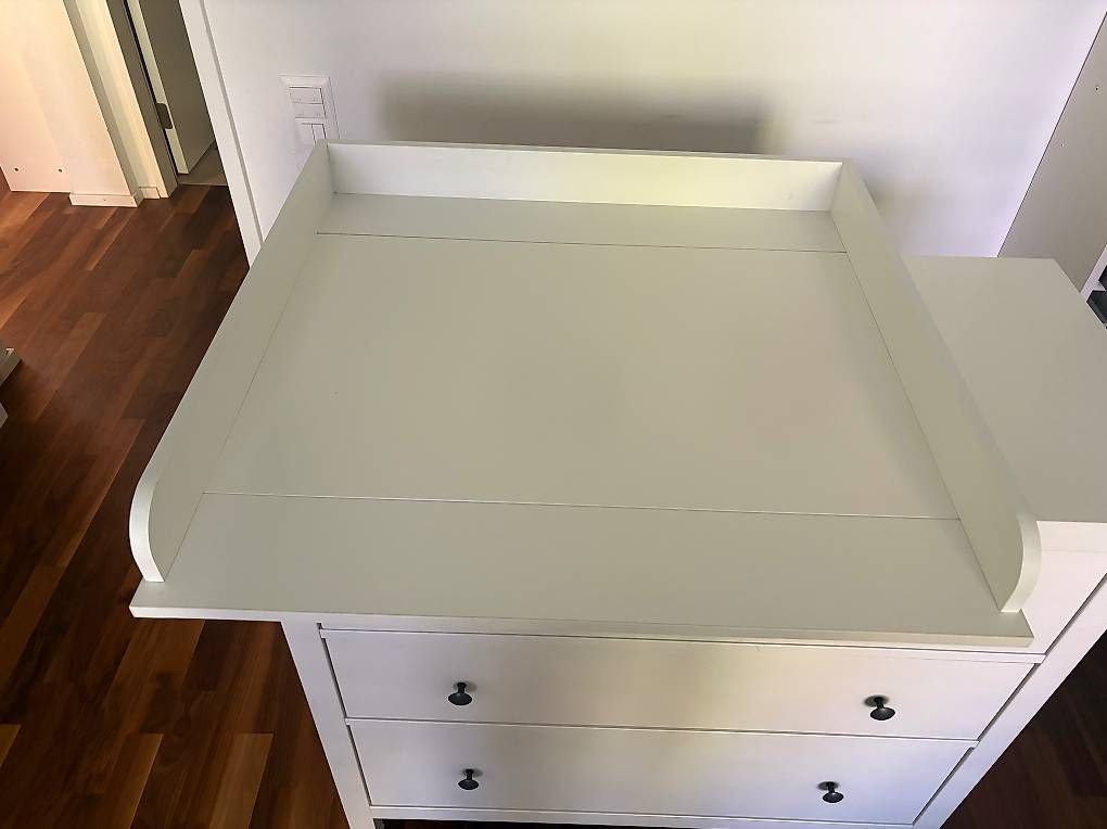 Fasciatoi & Accessori: Hemnes Kommode mit Wickelaufsatz – Usato da Zürich venduto da chlochette 2