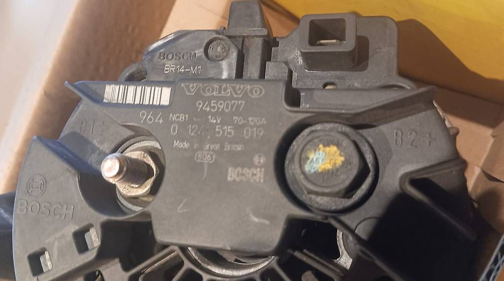 Volvo Tutti pezzi di ricambio auto: Alternator 120A Volvo V70 – Difettoso da Merenschwand venduto da Nicoooooooooooo 3