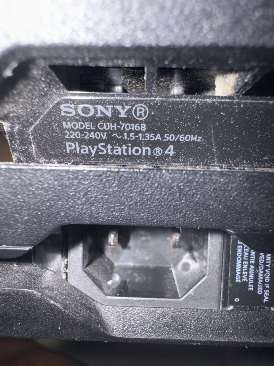 Sony Console: Sony PlayStation 4 Pro 1TB + HDMI-& Stromkabel – Difettoso da St. Gallen venduto da RubenPF 4