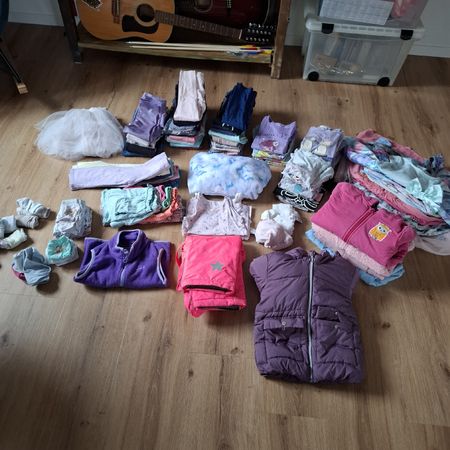 Riesiges Mädchen Kleiderpaket Grösse 110