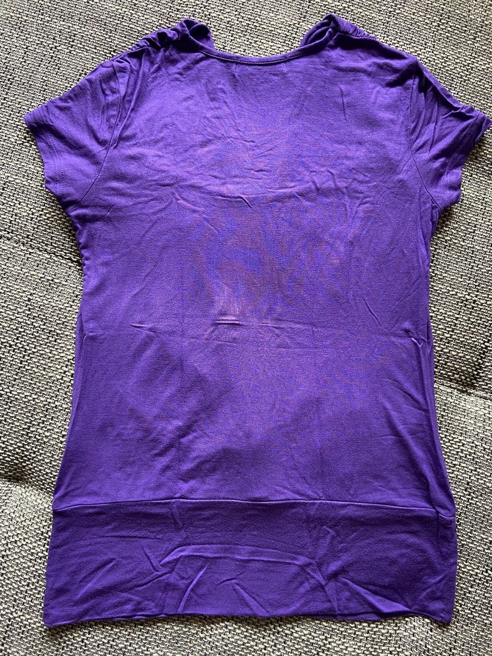 T-shirt: T-Shirt violett – Usato da Gommiswald venduto da Aloha.Spirit 5