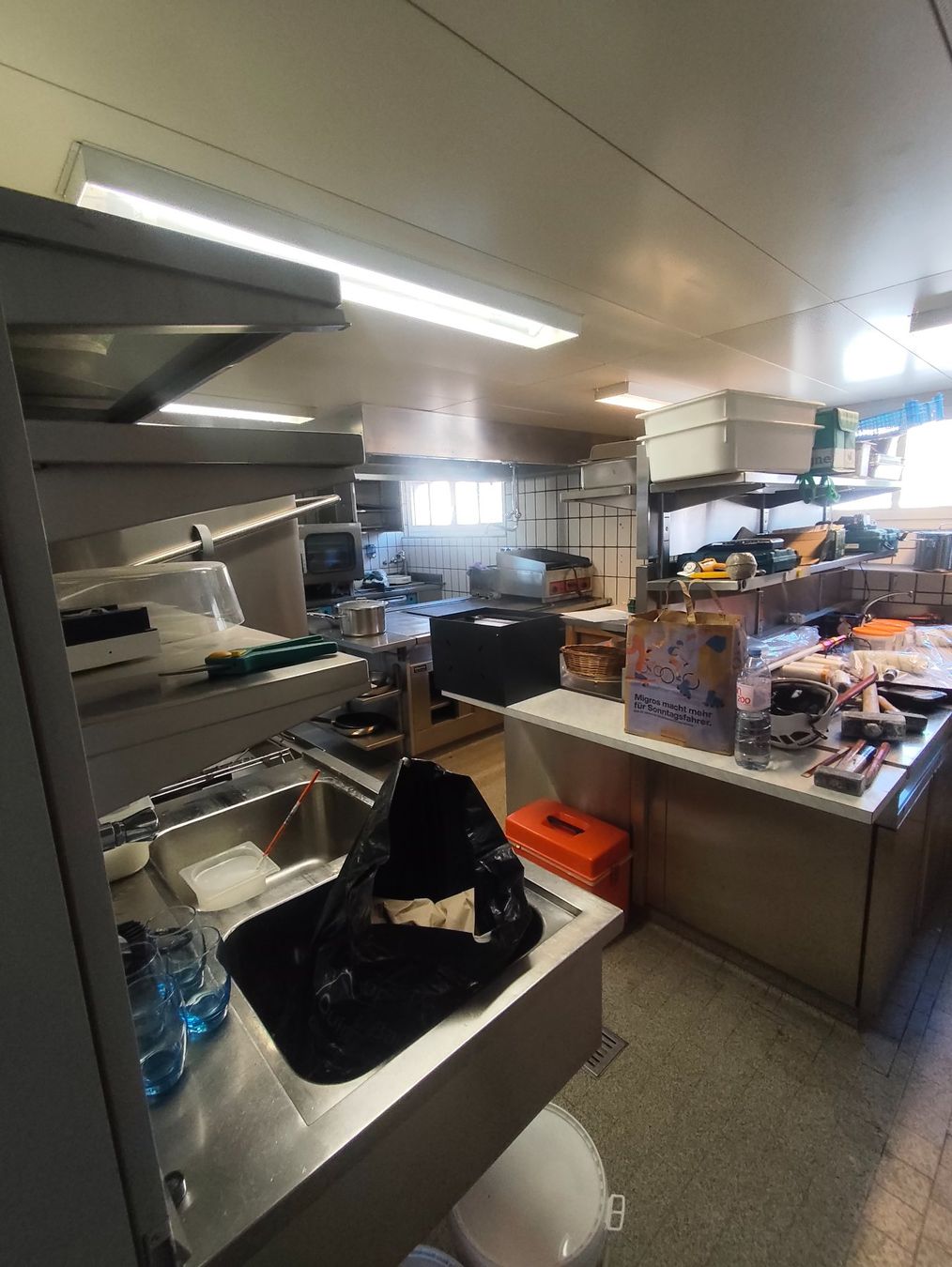 V-Zug Cucine complete: Gastroküche komplettangebot – Usato da Herisau venduto da dhu_ldk9 5