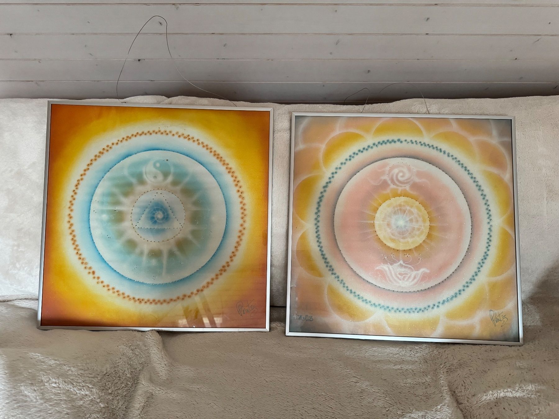 Foto & Immagini: 2 Mandala-Bilder (Spray paint), gerahmt – Usato da St. Gallen venduto da Deane