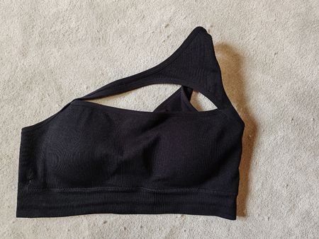 Schwarzes Sport-Top mit Cut-Out, Grösse L, neuwertig
