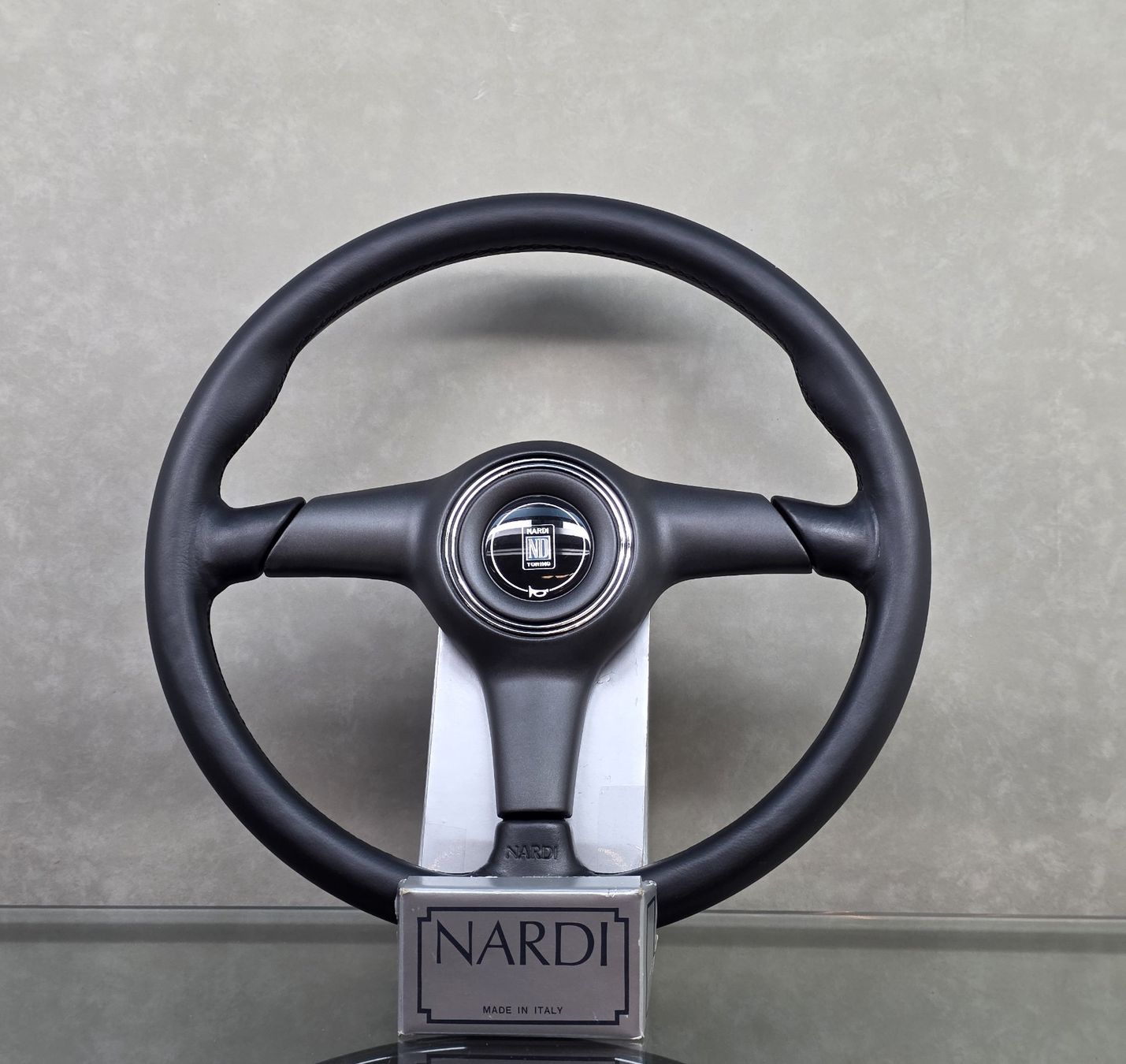 Tutti pezzi di ricambio auto: Nardi Lenkrad 2000/1 Leder – Nuovo e nell'imballaggio originale da Eich venduto da Deltamotor