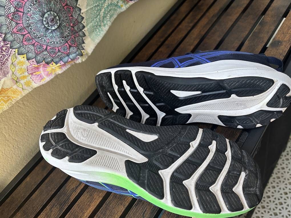 Asics Herrenschuhe: Asics Laufschuhe 39.5 – Gebraucht aus Bern von feckat 2