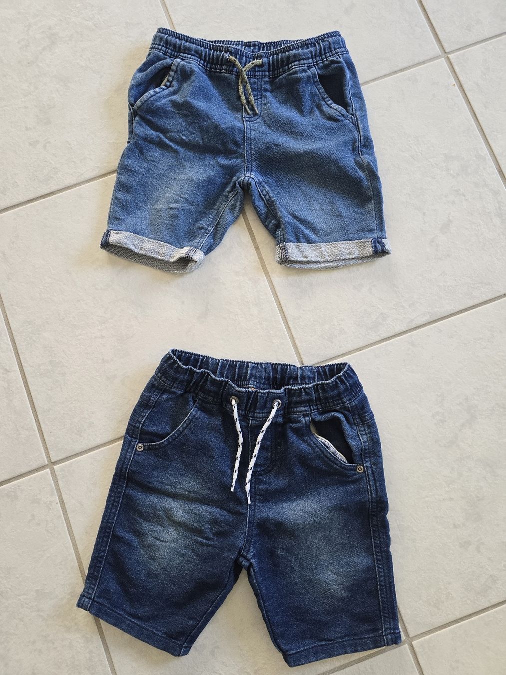 Pantaloni: Hosec/ Shorts Gr 122 – Usato da Lostorf venduto da Venice16