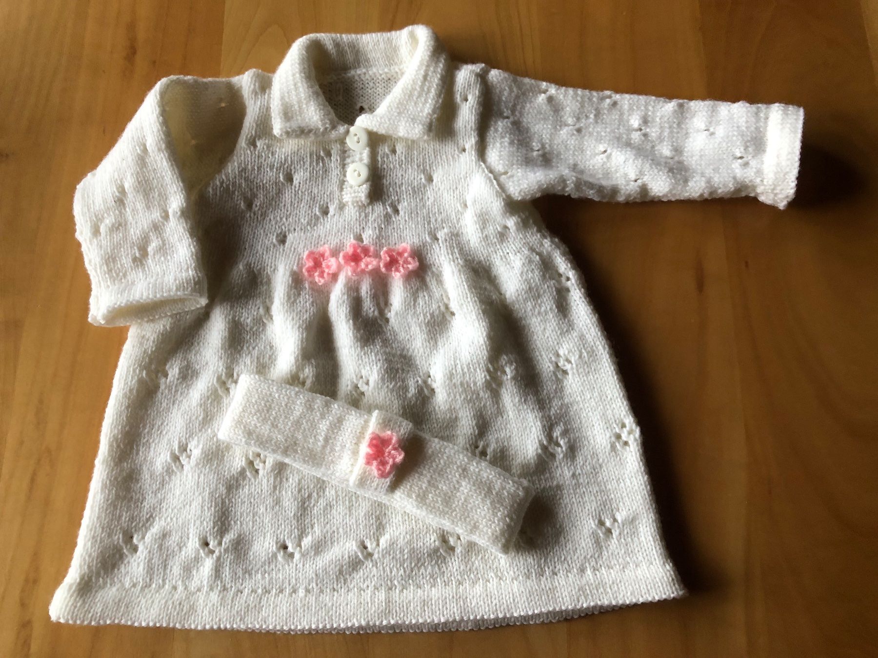 Vestiti & Gonne: Handgestricktes Babykleid mit Stirnband, – Nuovo (secondo la descrizione) da Gonten venduto da Garn-Liesel 2