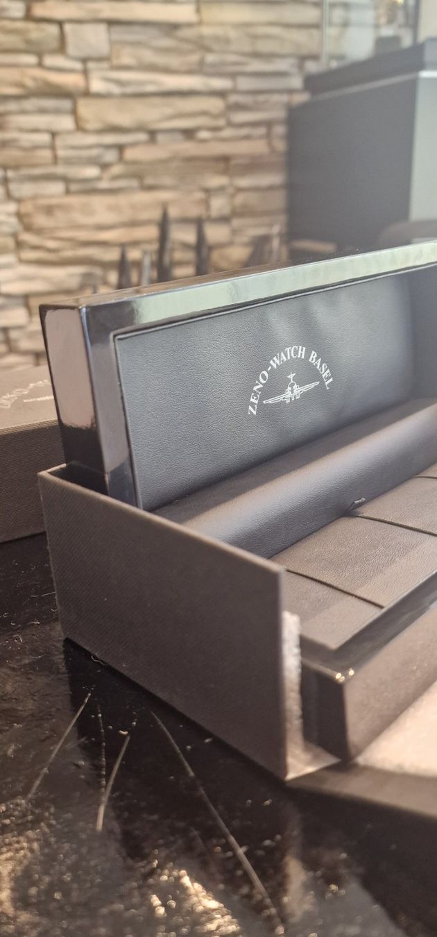 Scatole porta orologi: Edle Uhrenbox der Marke Zeno-Watch Basel – Usato da Unterägeri venduto da Altgoldschmuck 2