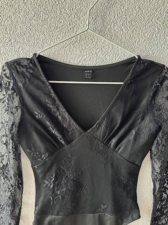 Top: Schwarzer Body mit Spitze – Usato da Wahlen b. Laufen venduto da Jeanine_T 2