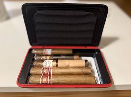 NRNH Galaxy Reisehumidor mit 5 Premium-Zigarren