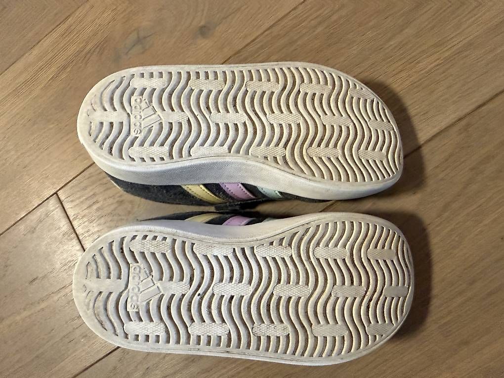 Scarpe per ragazze: Adidas Lederturnschuhe – Usato da Wohlen b. Bern venduto da nicolez8 3