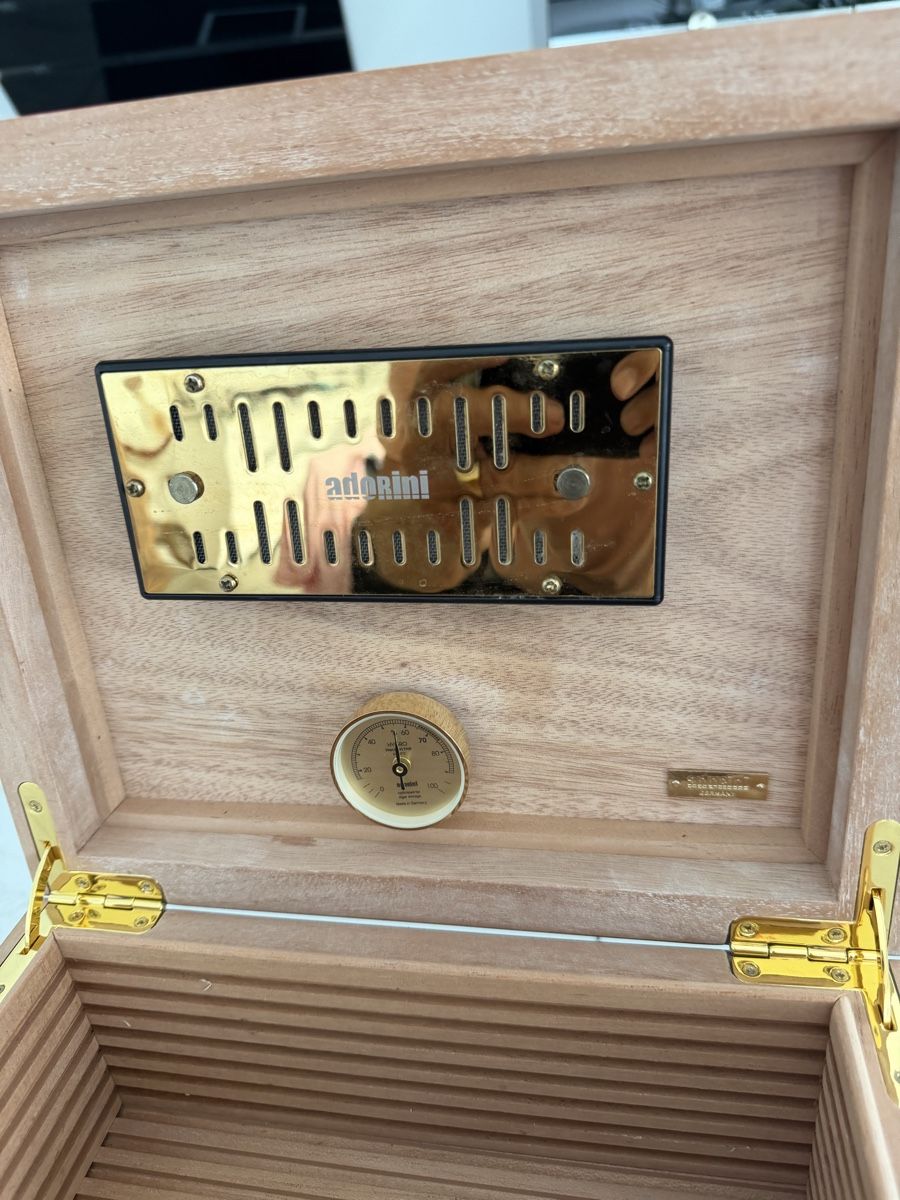Adorini Humidor per sigari: Humidor Adorini Cuba Te Amo medium – Nuovo (secondo la descrizione) da Safenwil venduto da Corahund 1