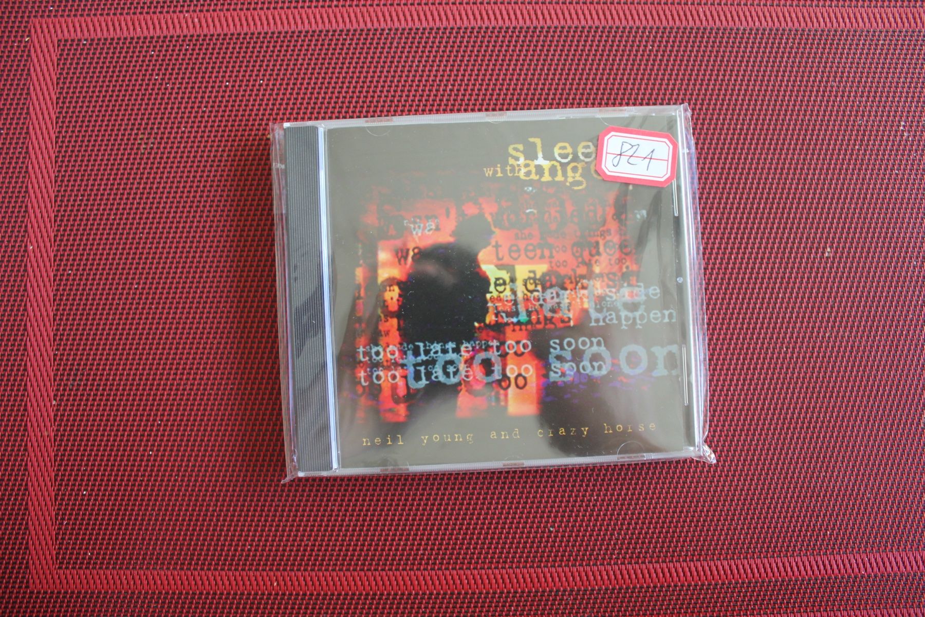 CD: Neil Young - Sleeps With Angels / CD – Nuovo e nell'imballaggio originale da Geroldswil venduto da CD-Verkauf-2022