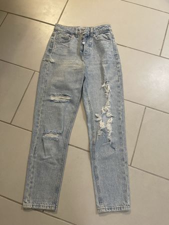 Stradivarius Jeans, helle Waschung, destroyed, Gr. 34